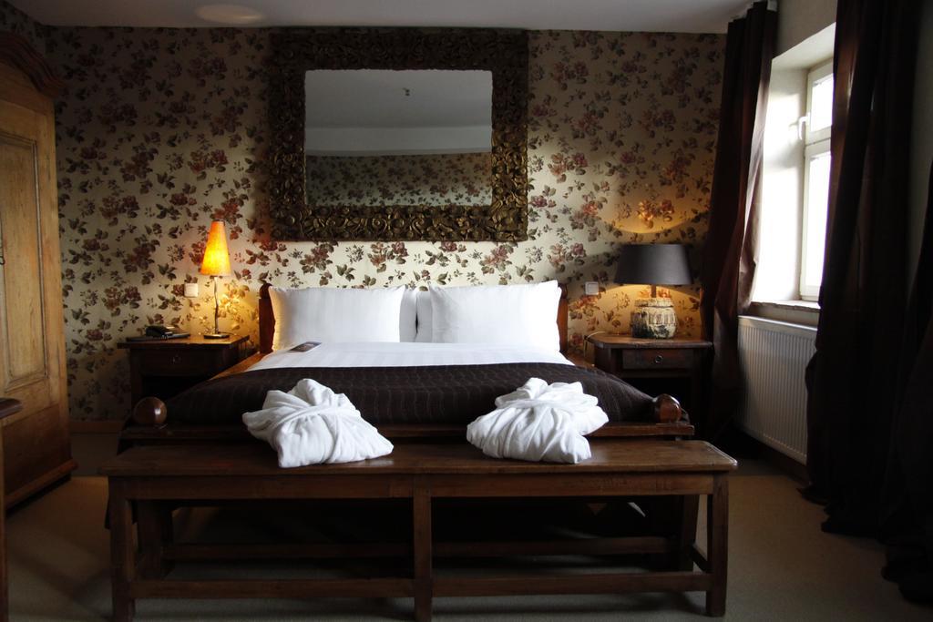 Zur Ewigen Lampe Romantisches Landhotel & Restaurant نيدغن الغرفة الصورة